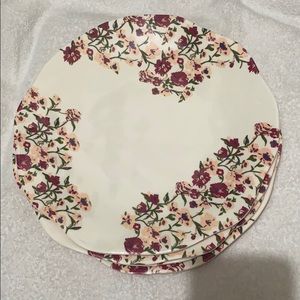 Pink floral plastic plates (set of 4)